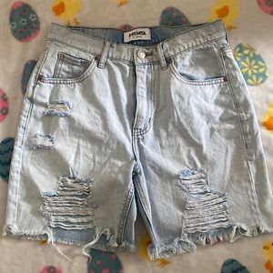 RSQ women’s boyfriend jean shorts size 26